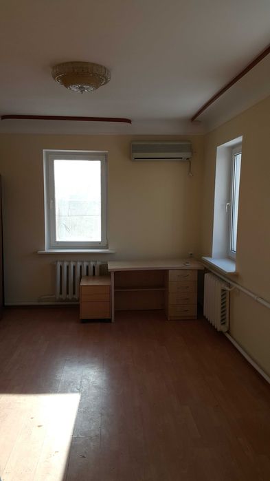 Продається житловий будинок з гаражем, сараєм і погрібом