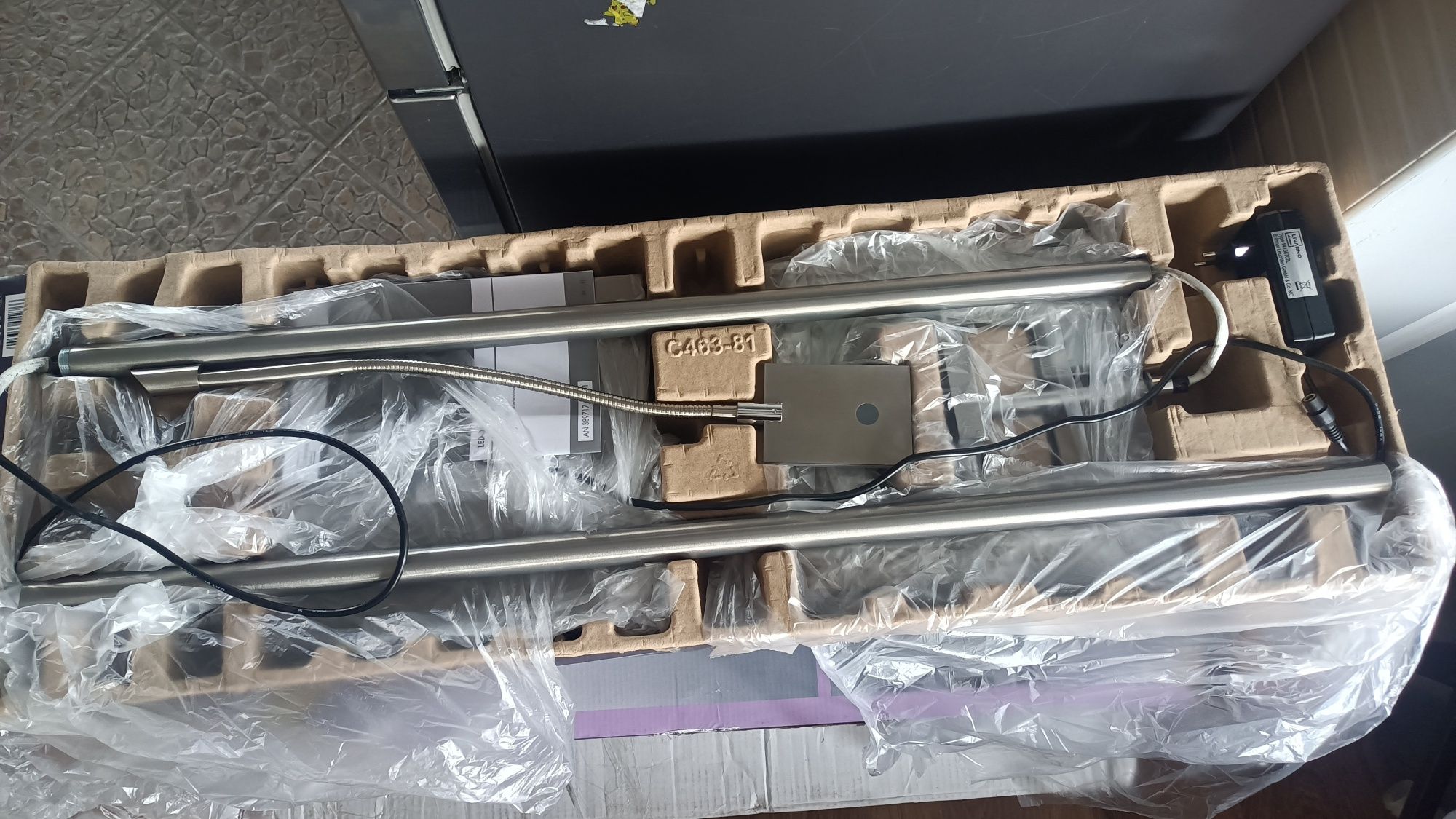 Lampa podłogowa LED
