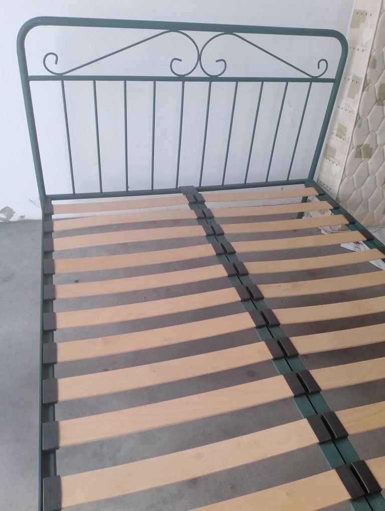 Cama de Casal em Ferro