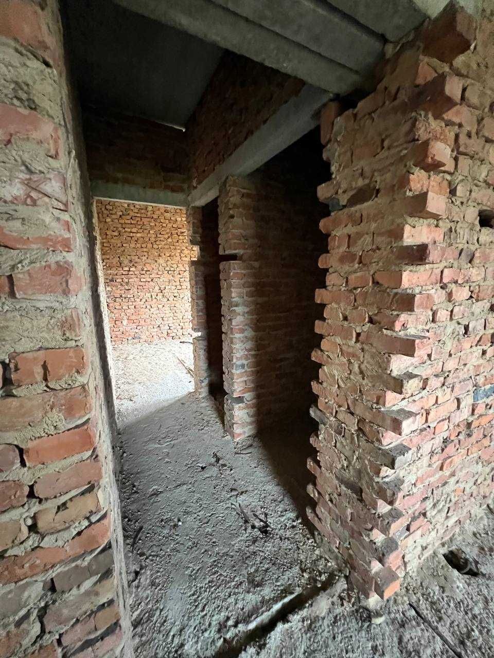 Продається будинок з гаражем біля Мостиськ