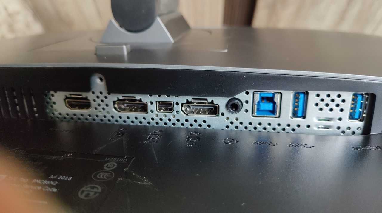 Monitor Dell U2518D 25" IPS QHD HDMI DP in/out USB