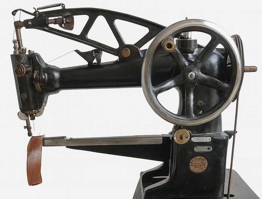 Máquina de costura singer restaurada a funcionar