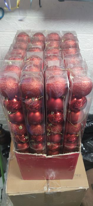 Karton 24 paczki bombek czerwonych po 10 sztuk w tubie Hurt wyprzedaż