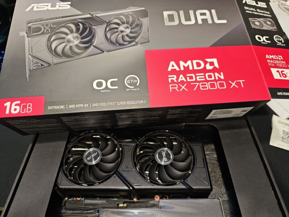 Placa gráfica ASUS AMD RX 7800 XT 16g