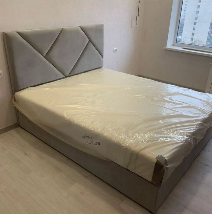 Ліжко з матрацом і підйомним механізмом. Кровать.