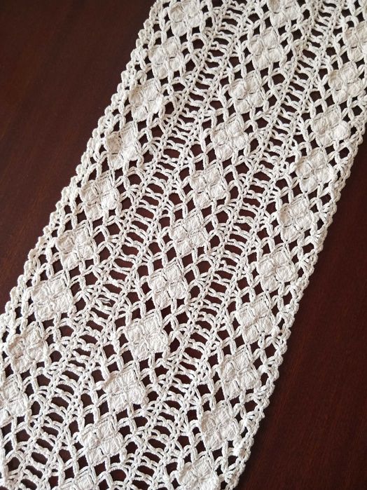 Caminho de mesa branco crochê 2.20m por 28cm