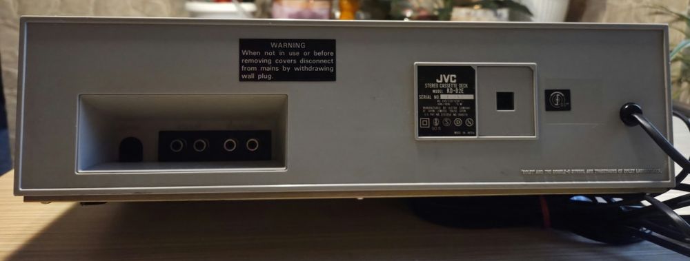JVC- Stereo casette deck KD-D2E