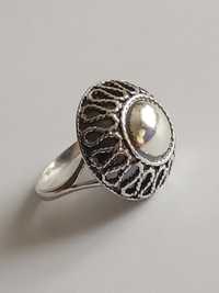 Srebrny ładny pierścionek