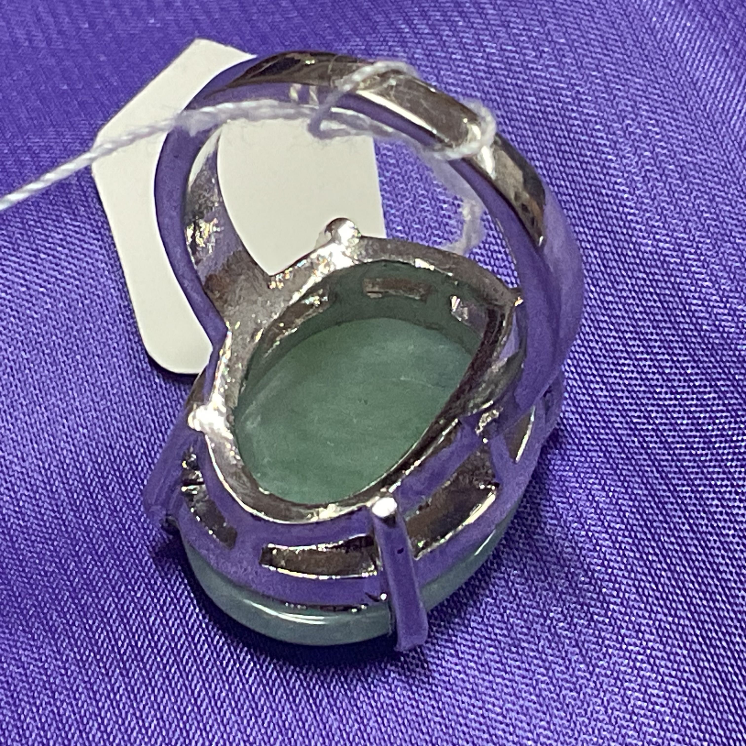 Anel pedra verde clarinho biju,peça vintage 19,5 m