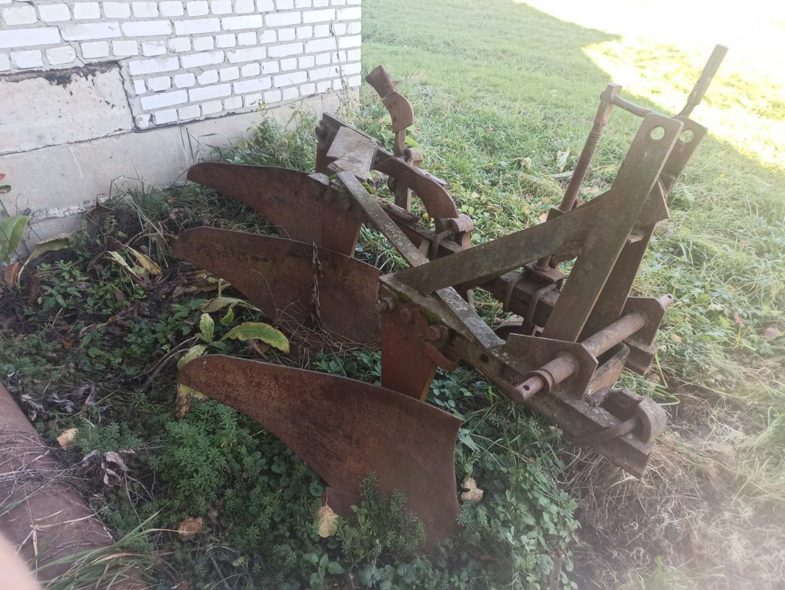Продам плуги не доорго