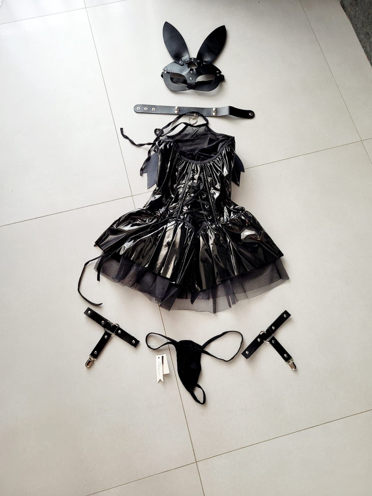 Nowa czarna lateksowa lakierowana krótka sukienka gorsetowa erotyczna