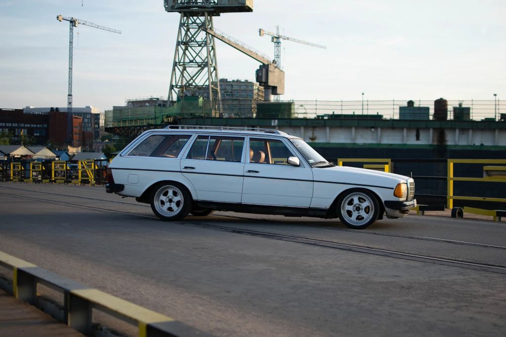 Mercedes-Benz W123 kombi 230 TE, manual 5 b, beczka, klasyk, zabytek, stance, cultstyle
