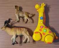 Zabawki zwierzątka. Żyrafa, renifer i piesek.