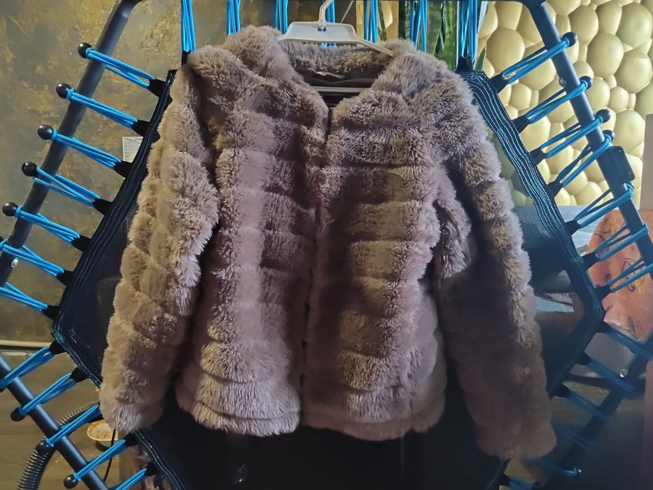 Штучна шубка на весну.