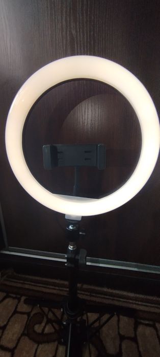 Кільцева LED-лампа.