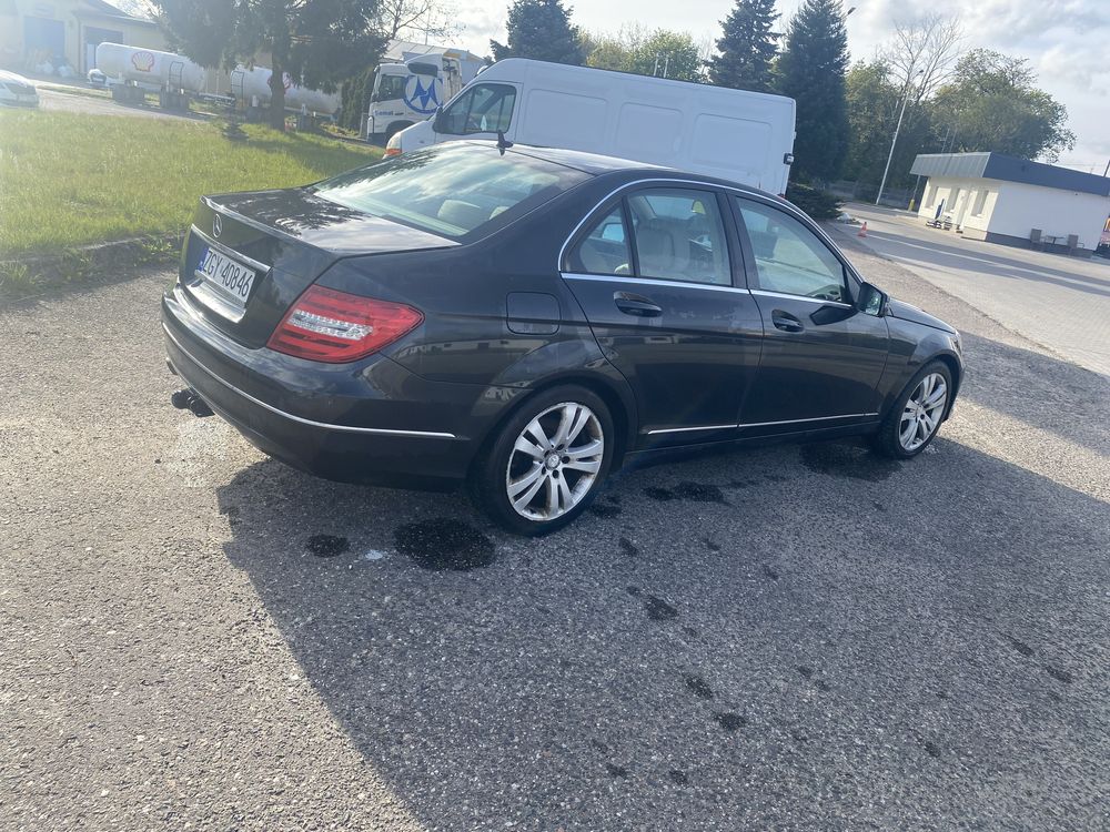 Mercedes W204 C200 1.8 CGI 184km