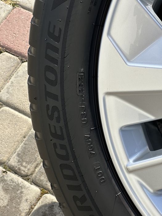 Диски Колеса шини Audi e tron S R20 5.112
