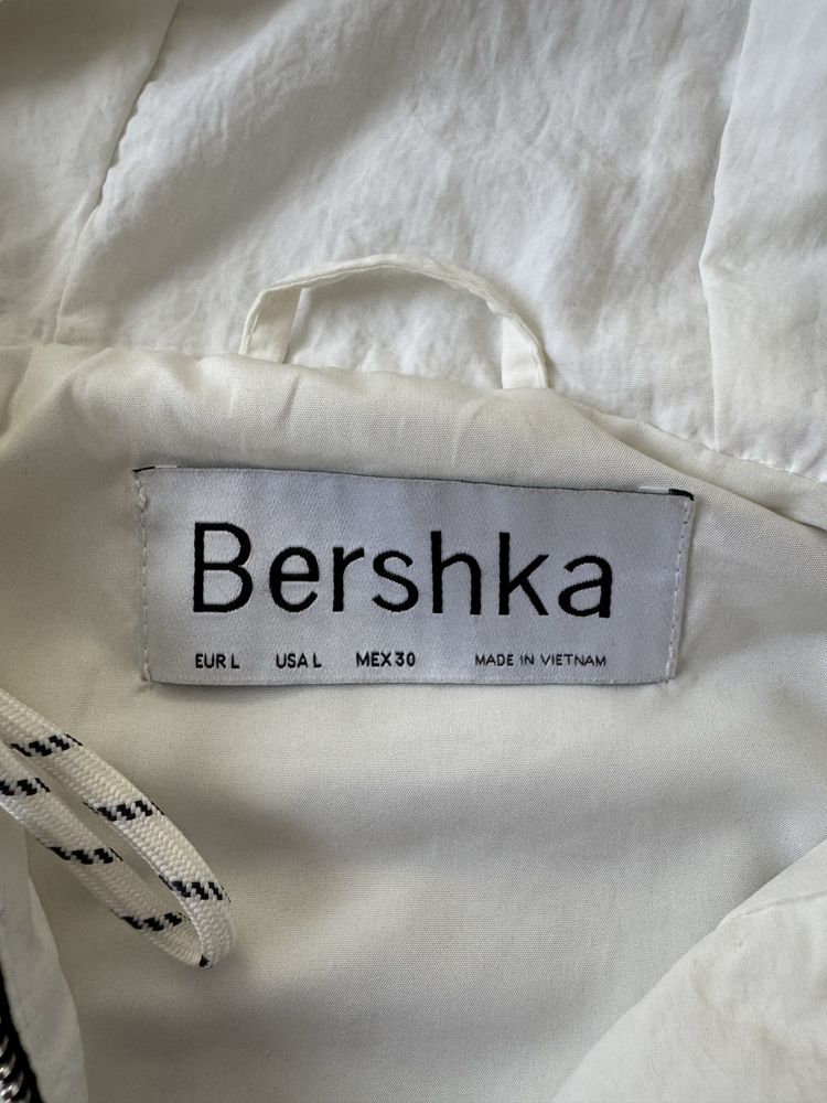 Вітровка  Bershka