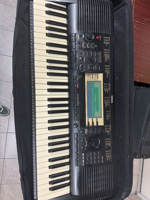 Keyboard Yamaha PSR-730