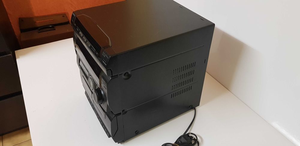 Wieża sony HCD-RX30 , używana, nie w pełni sprawna