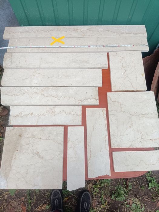 Обрізки мармуру різного розміру