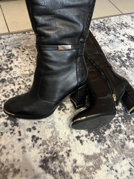 Шкіряне взуття, жіноче, на підборах.