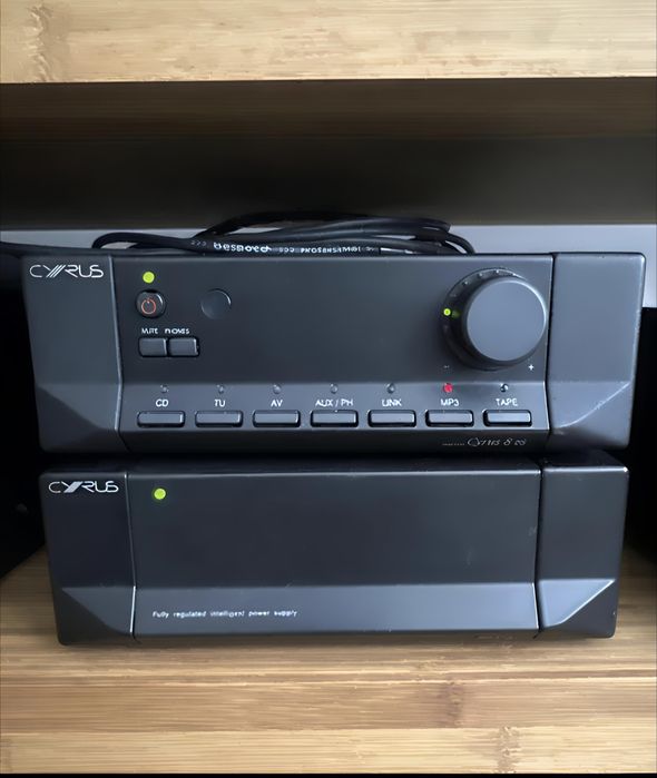 Amplificador e fonte de alimentação Cyrus