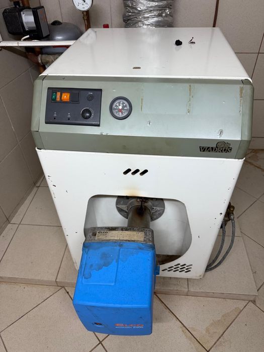 Piec Viadrus olejowy + zbiornik 2000 l. na olej