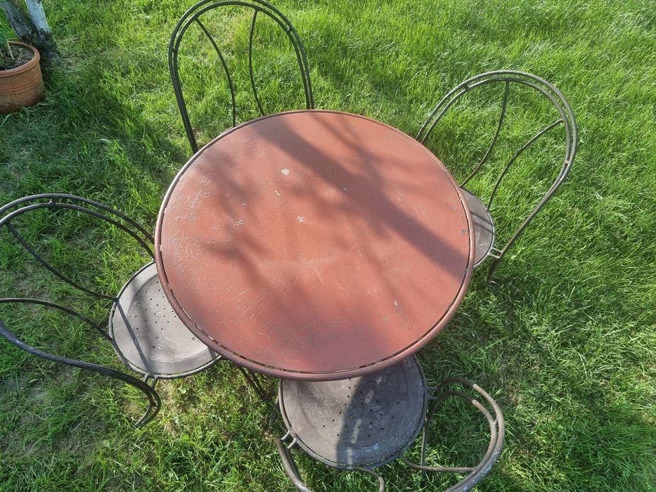 Stół z krzesłami metalowe