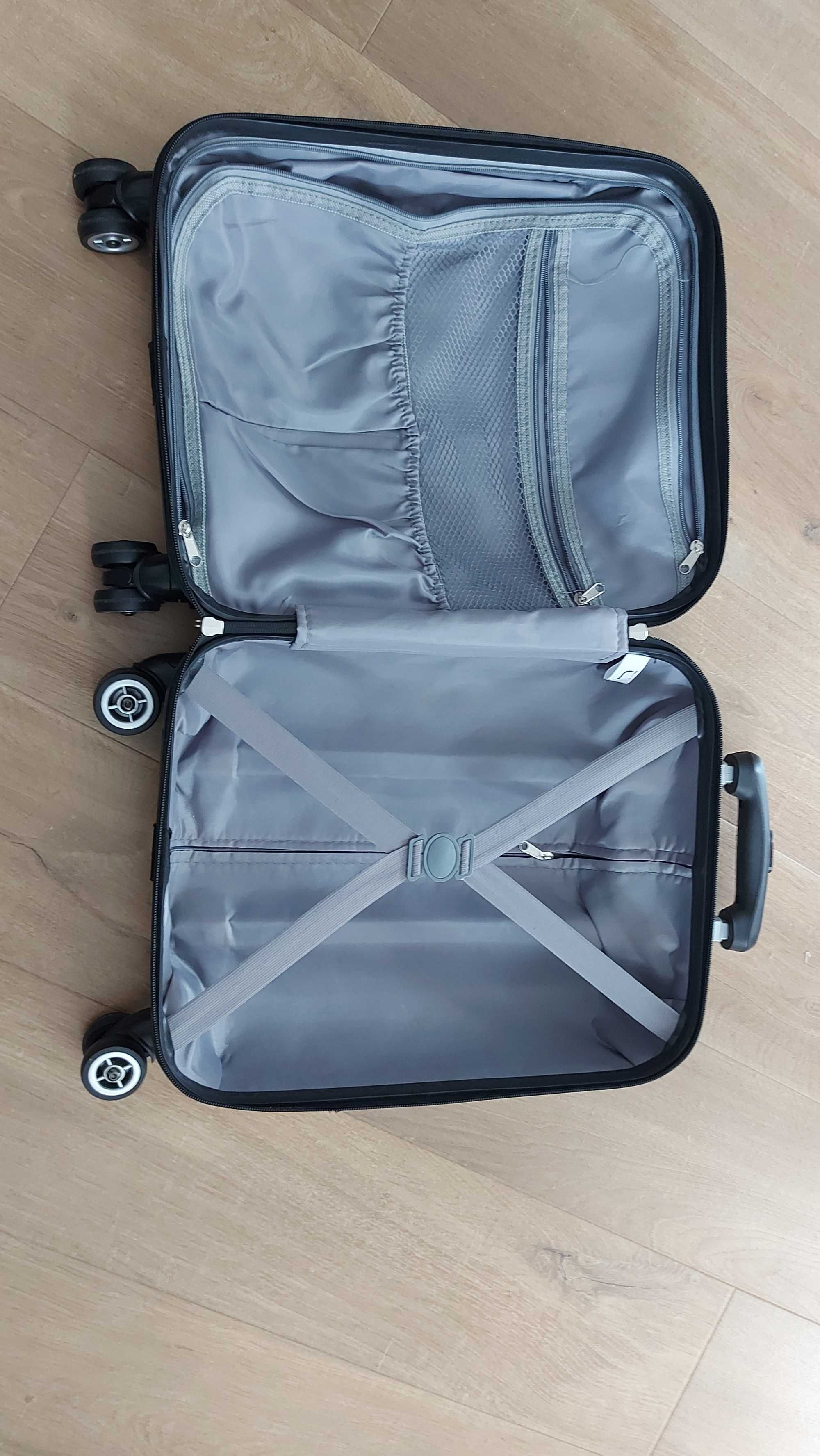 Walizka nowa kabinowa 35 szerokosc, 20 głebokośc, długośc 47cm