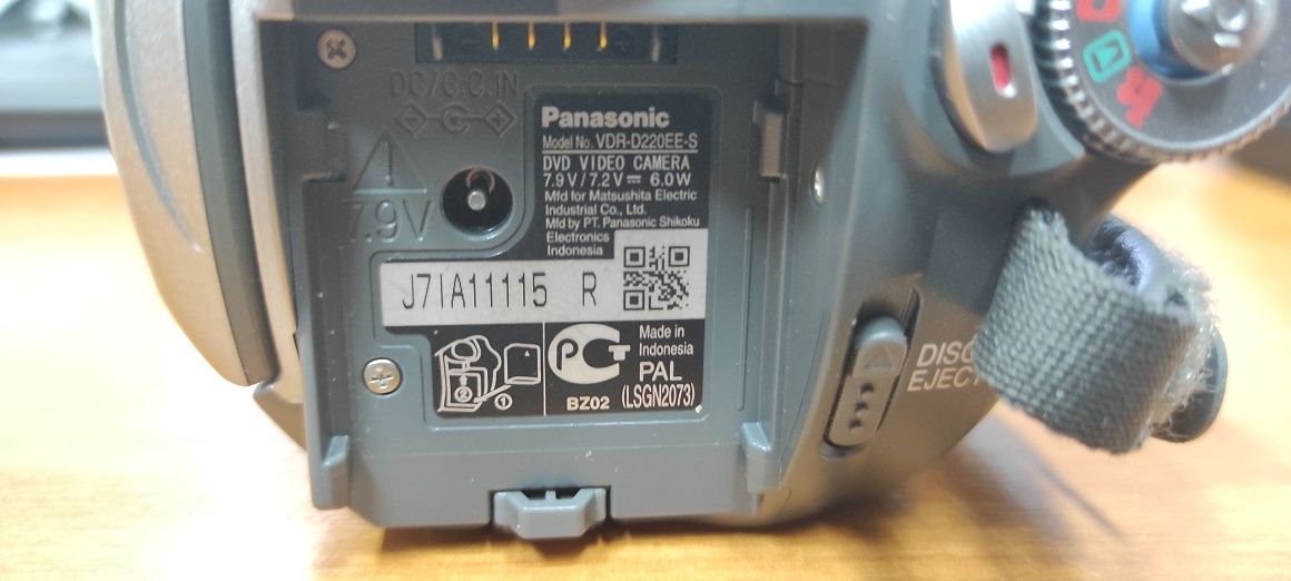 Видеокамера Panasonic VDR-D220