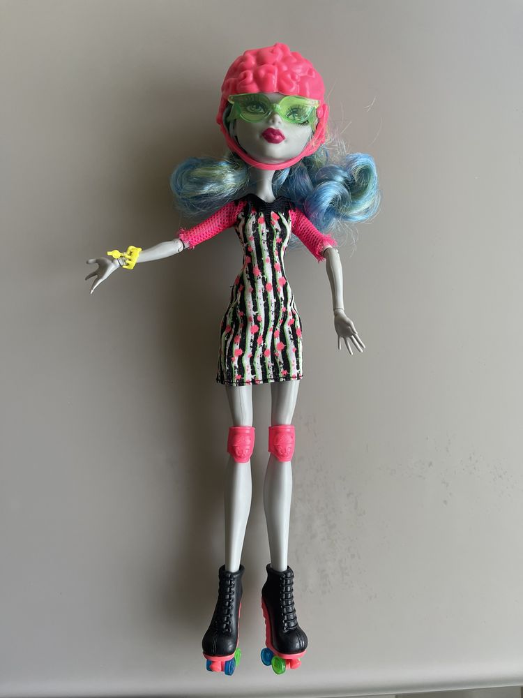 Monster High Roller Maze Ghoulia Yelps Doll