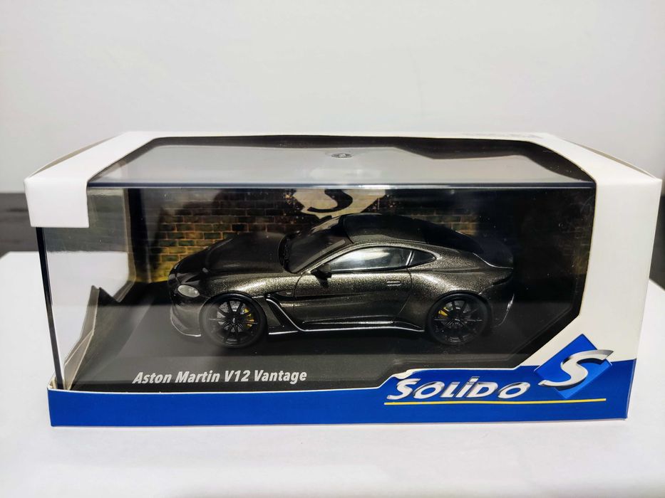 Aston Martin V12 Vantage