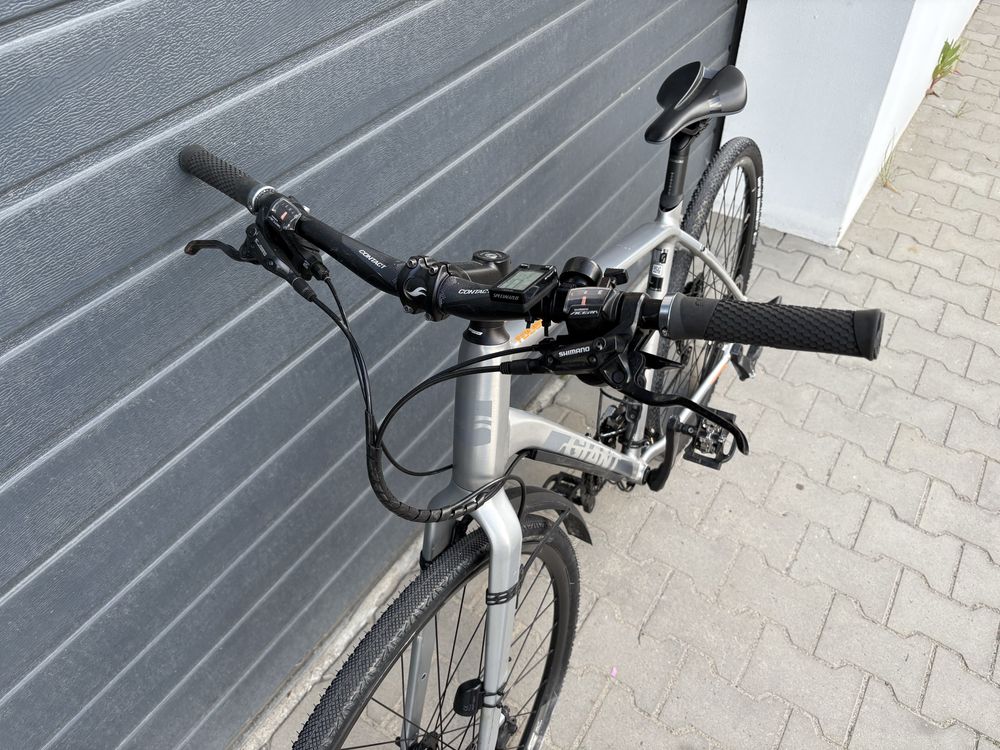 Rower Giant Toughroad L 28 hydraulika Shimano 3x9 Specialized Cube