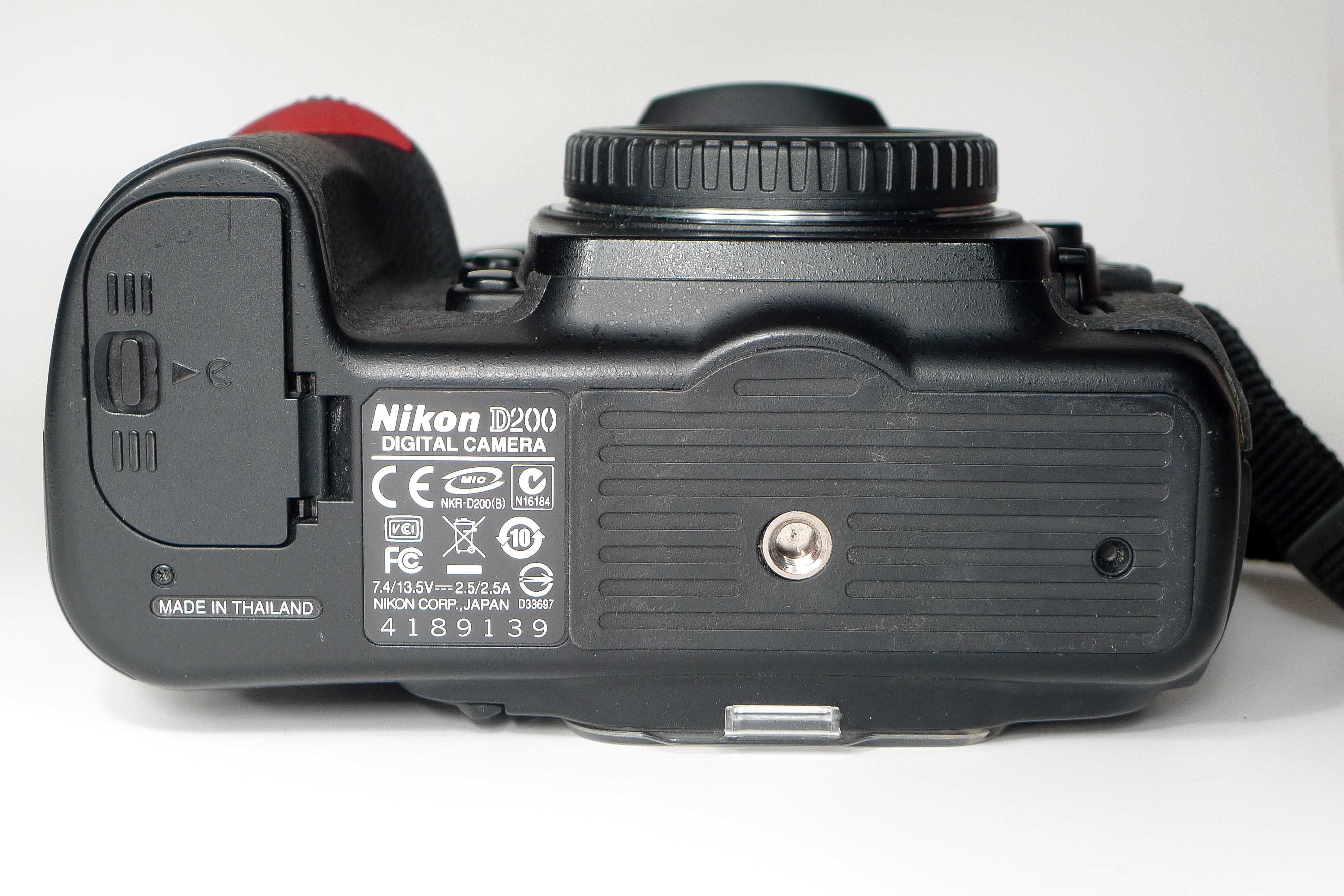 Nikon D200 aparat w dobrym stanie, przebieg 35700 zdjęć