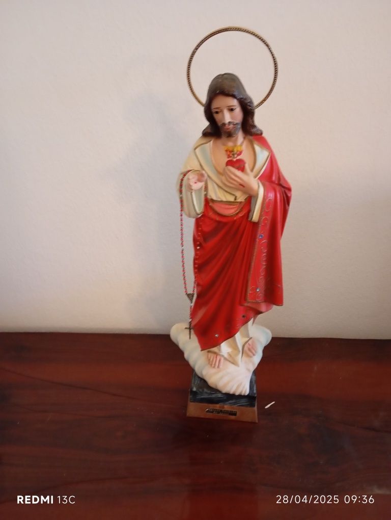 Imagem de Jesus Cristo com cerca de 35 cm de altura