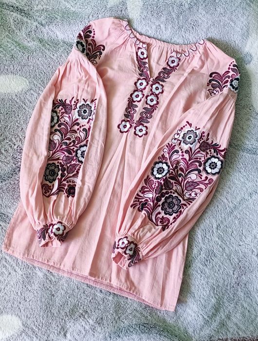 Шикарна вишиванка на домотканому полотні