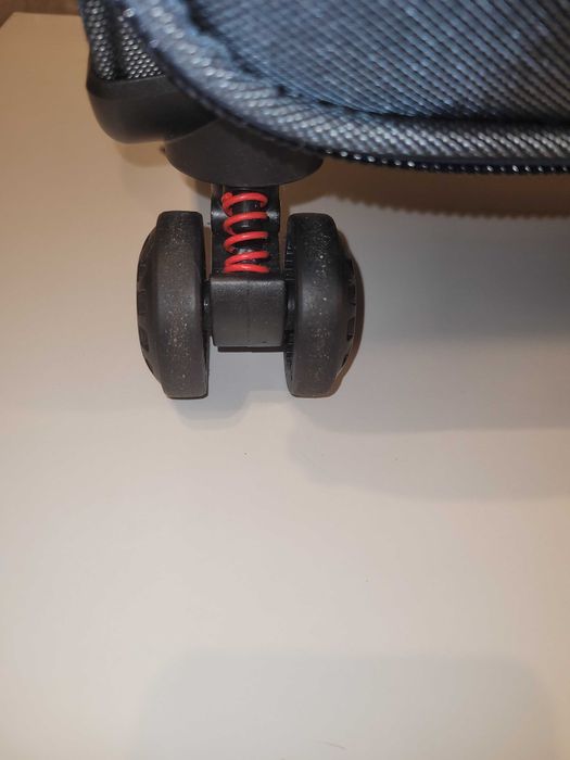 Чемодан Tourist 67 / 40 / 32 см (размер М)