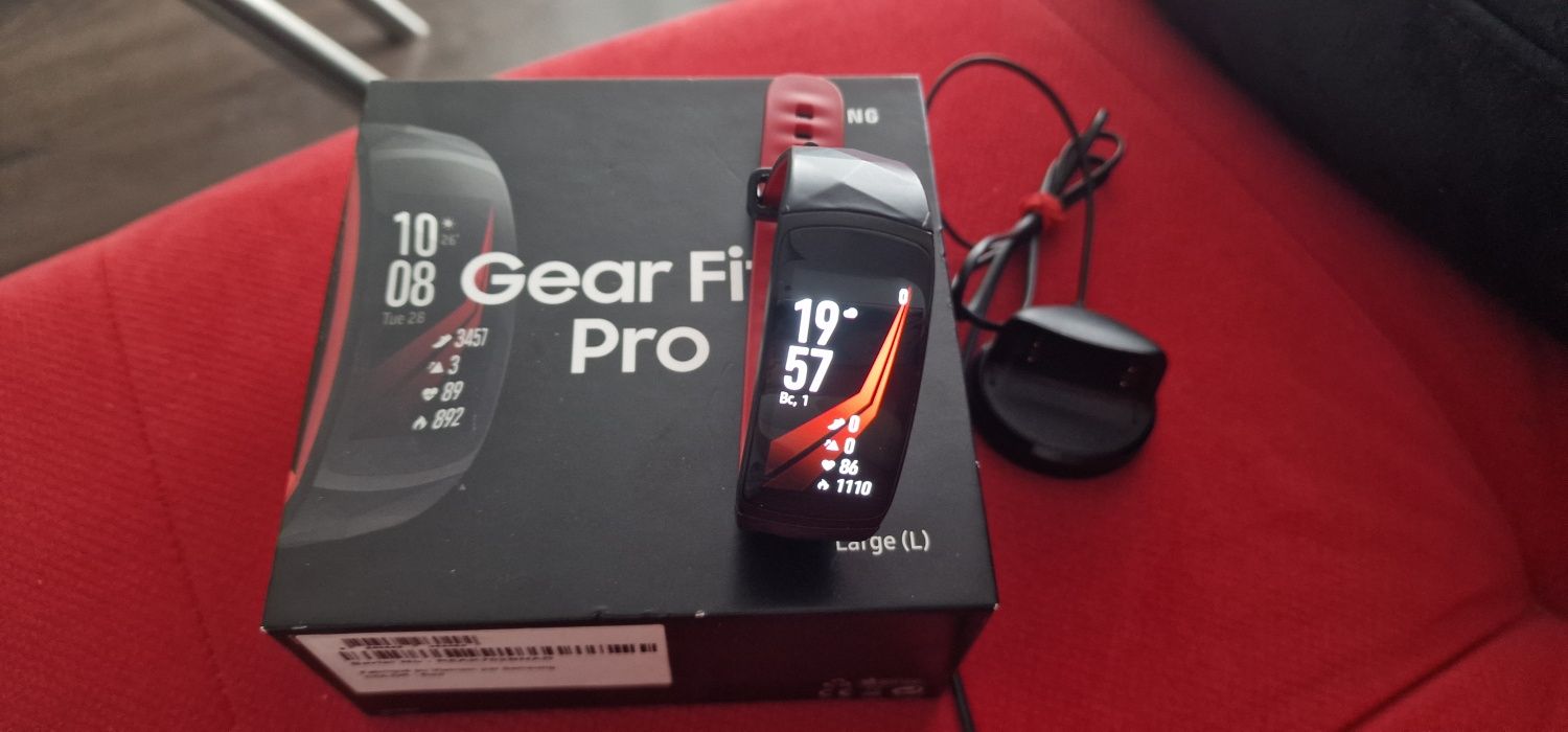 Часы Samsung Gear Fit2 Pro smart