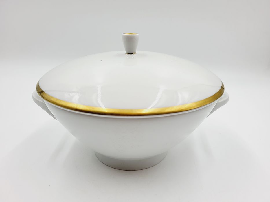 Elegancka waza na zupę ze złoconym brzegiem