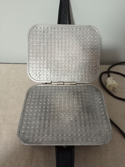 Электровафельница Ласунка