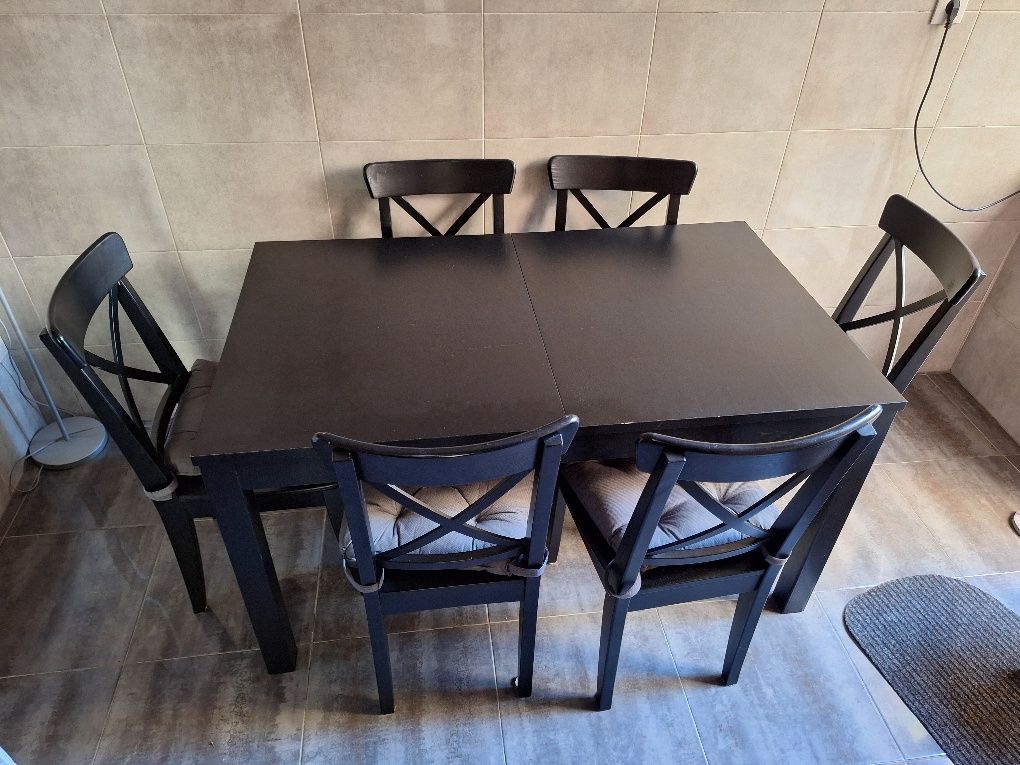 Mesa de refeições com 6 caldeiras