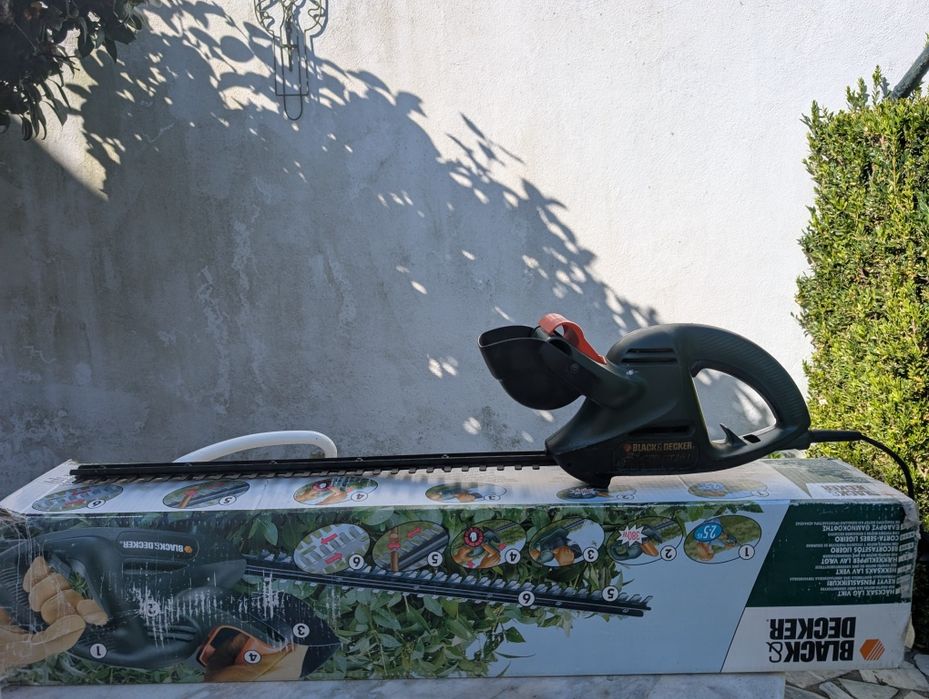 Corta-Sebes Black & Decker 380W - Lâmina 55cm - Leve e Potente