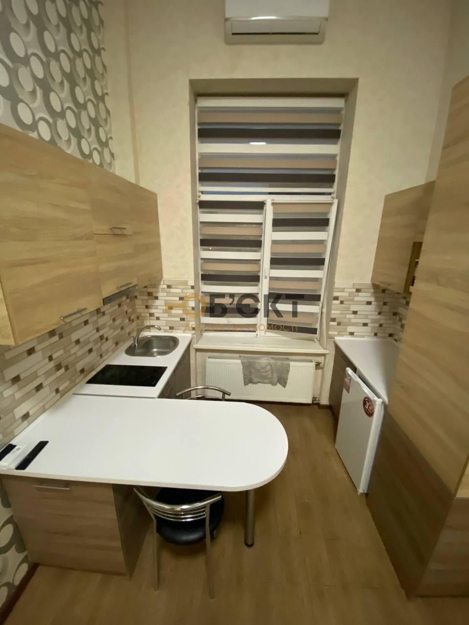 Продам 2х уровневую гостинку - Воробьевы горы Киевский р-й