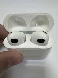 Навушники Apple AirPods 3 with Lightning Charging Case