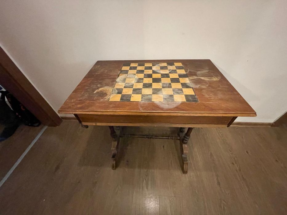 Stolik szachowy z szufladami e dobrym stanie