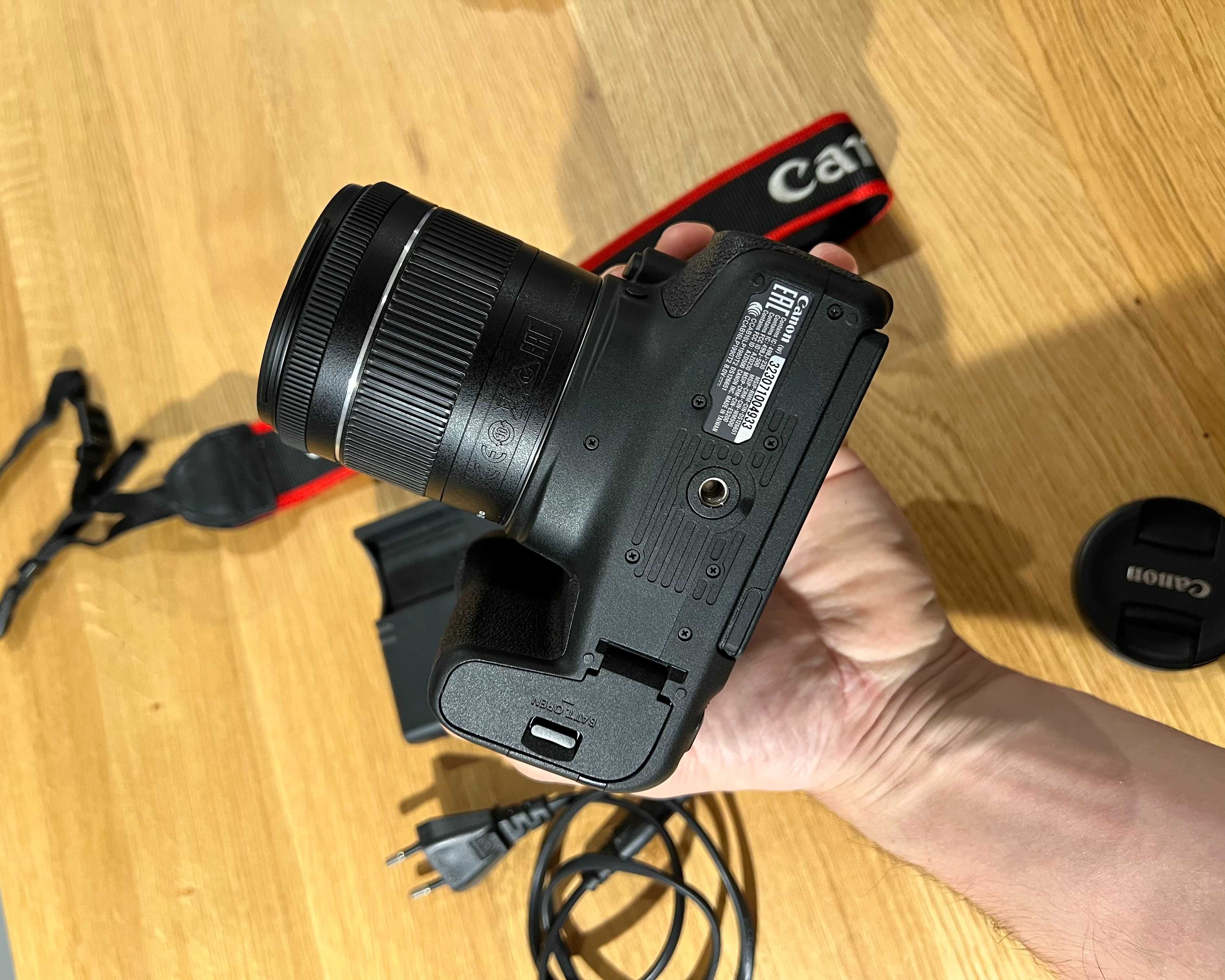 Canon EOS 77D com Objetiva EF-S 18-55 mm + acessórios excelente estado