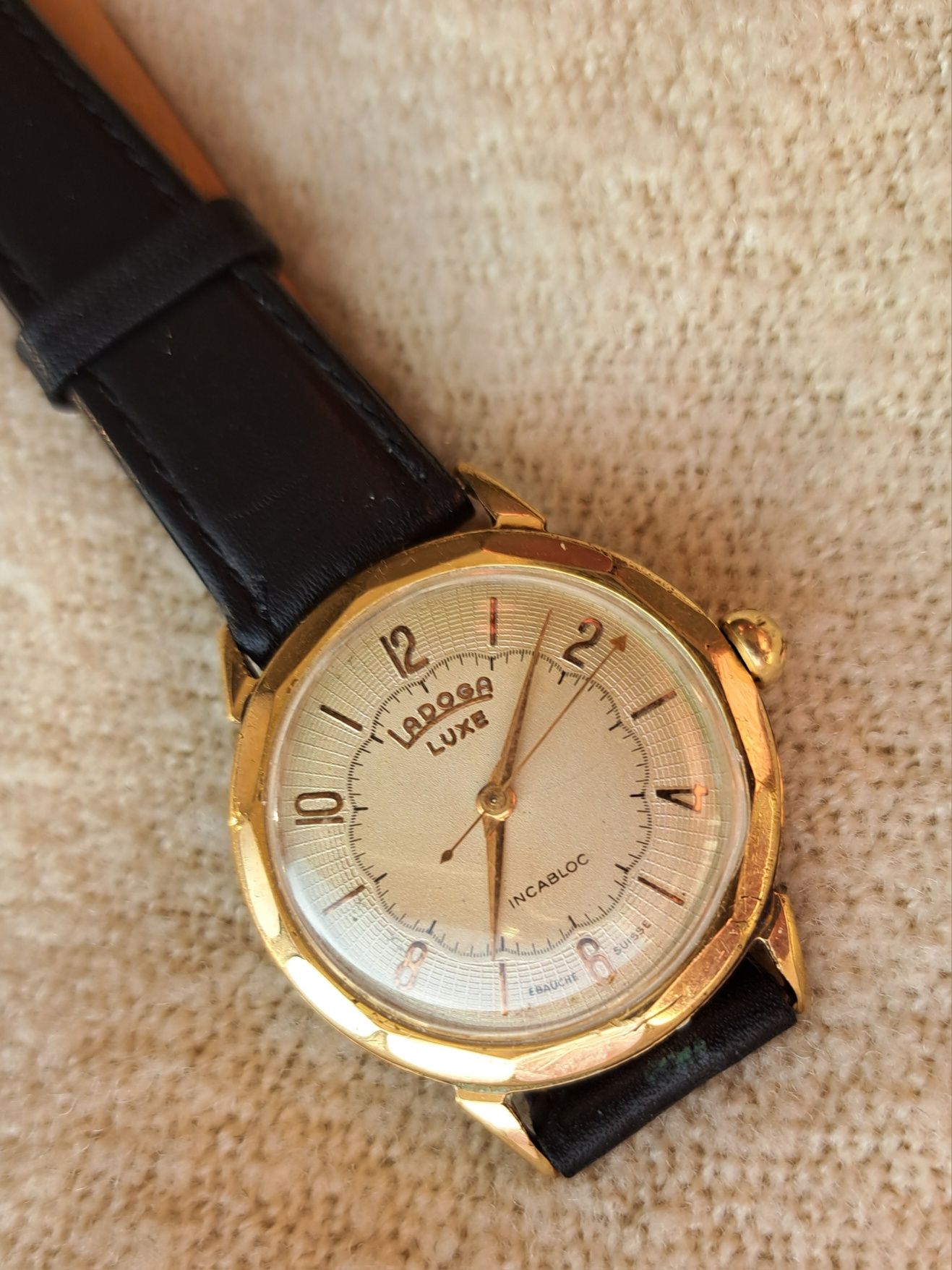 Swiss Made złocony zegarek