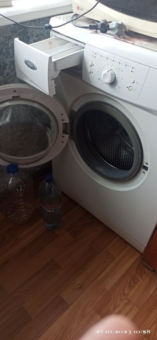 Продам стиральную машину в отличном состоянии Whirlpool