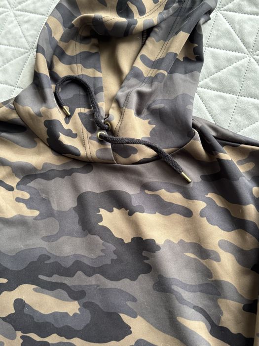 Camisola croptop camuflada